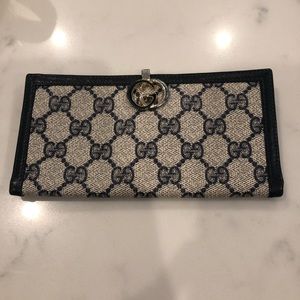 Gucci vintage monogram wallet